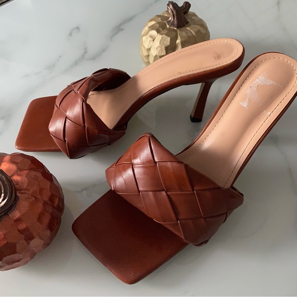 woven strap sandal - Picture 5 of 9